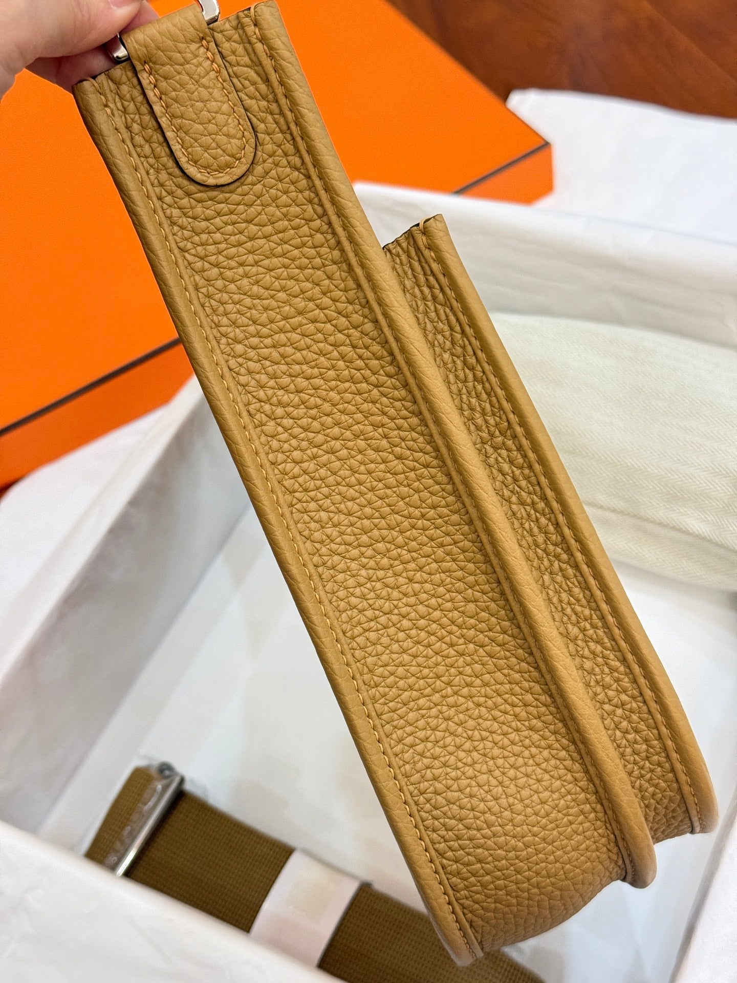 HM 26S EVELYNE BAG 23CM IN GOLDEN BROWN GRAINED CALFSKIN