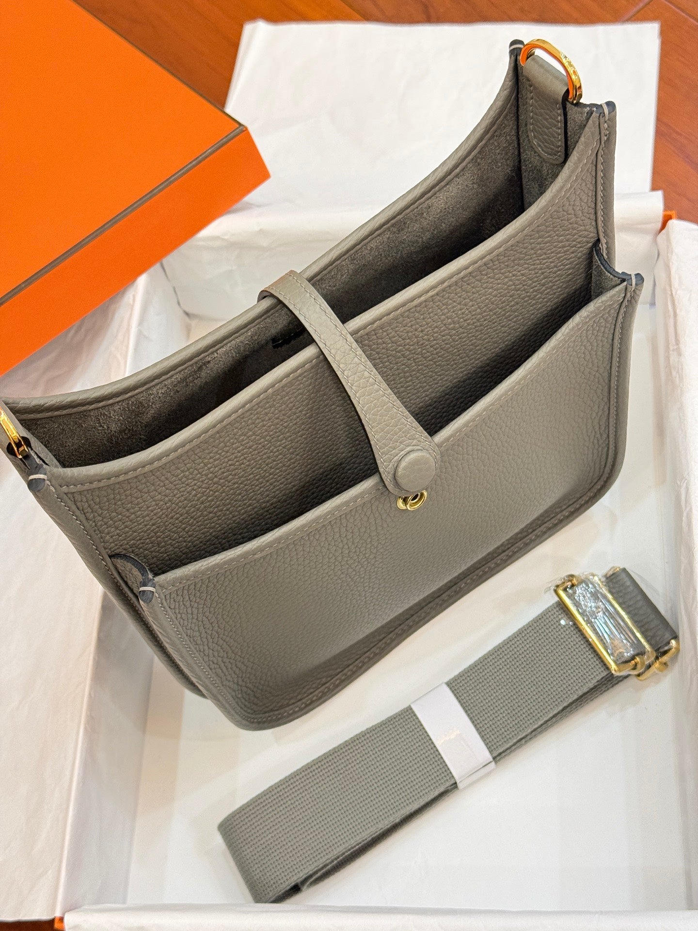 HM 26S EVELYNE BAG 23CM IN GRAY GRAINED CALFSKIN