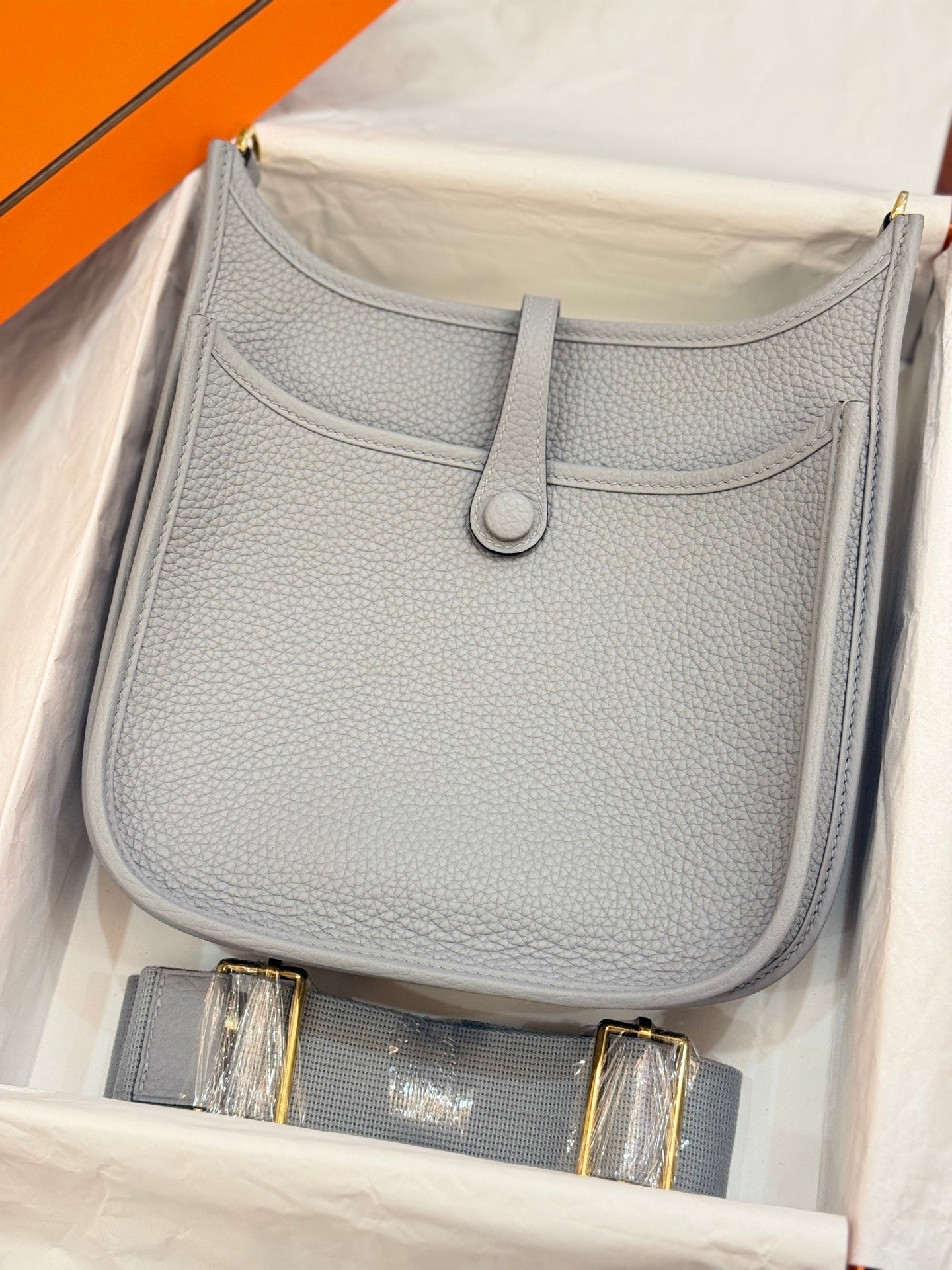 HM 26S EVELYNE BAG 23CM IN LIGHT GRAY GRAINED CALFSKIN