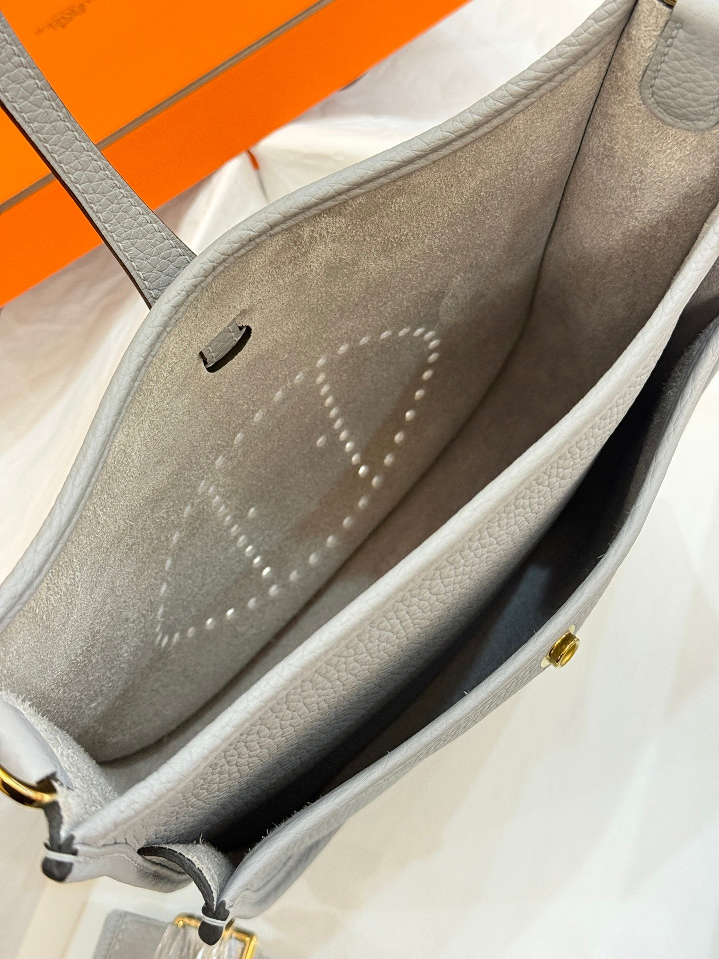 HM 26S EVELYNE BAG 23CM IN LIGHT GRAY GRAINED CALFSKIN