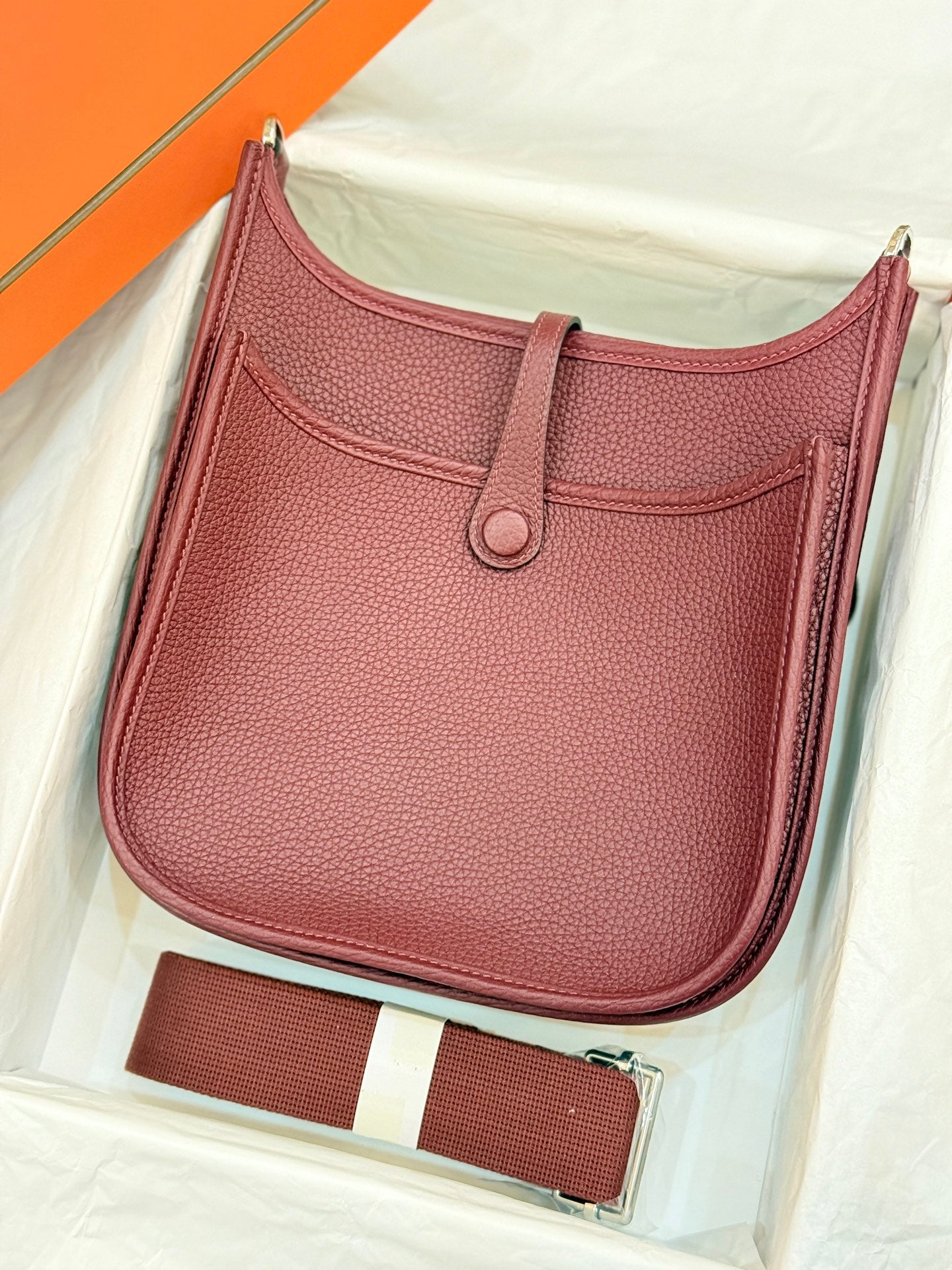 HM 26S EVELYNE BAG 23CM IN WINE RED GRAINED CALFSKIN