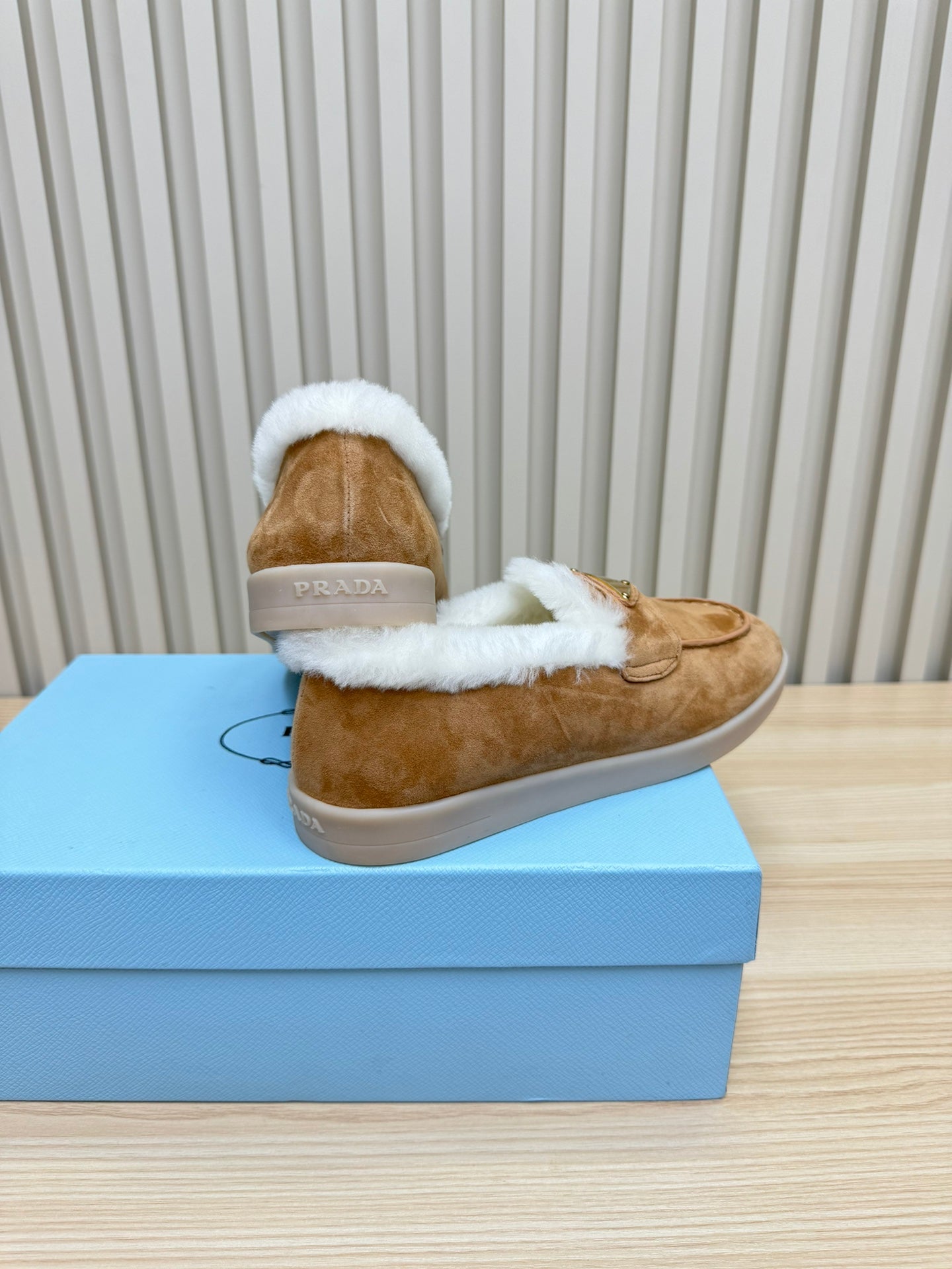 PRA SUEDE LOAFER IN TAN BROWN WITH SHEARLING LINING