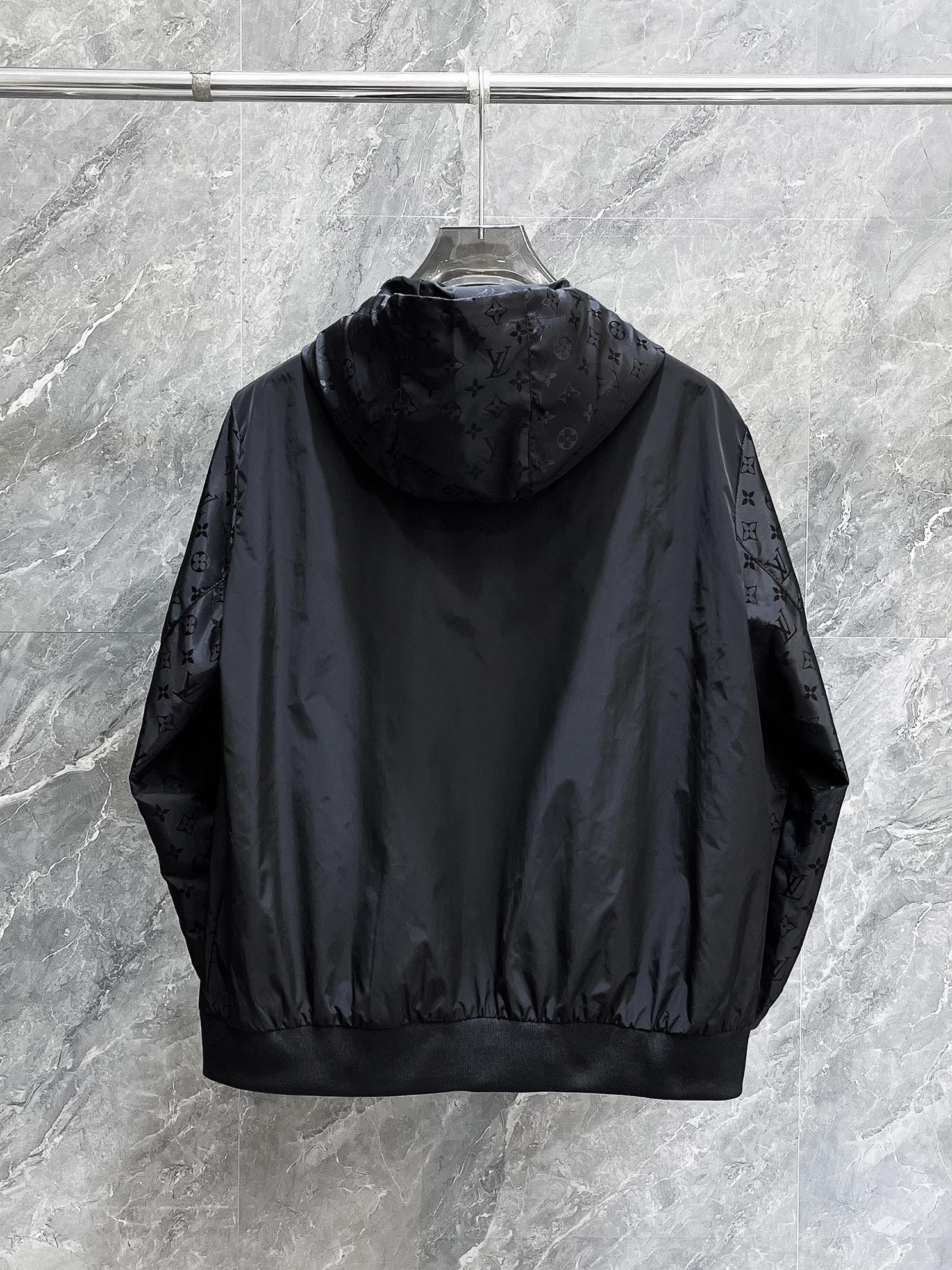 LV BLACK JACKET 239563