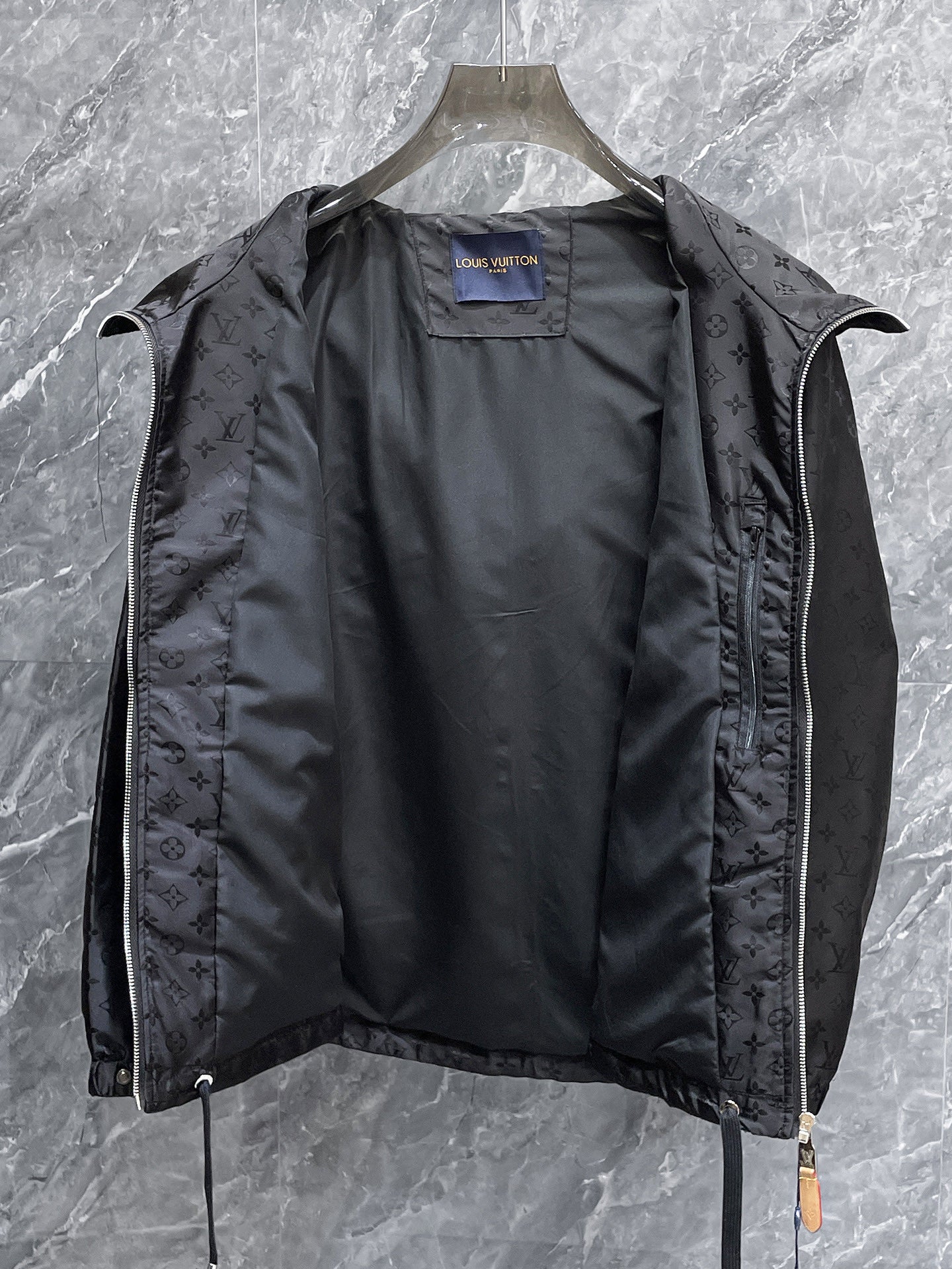 LV BLACK JACKET 239567