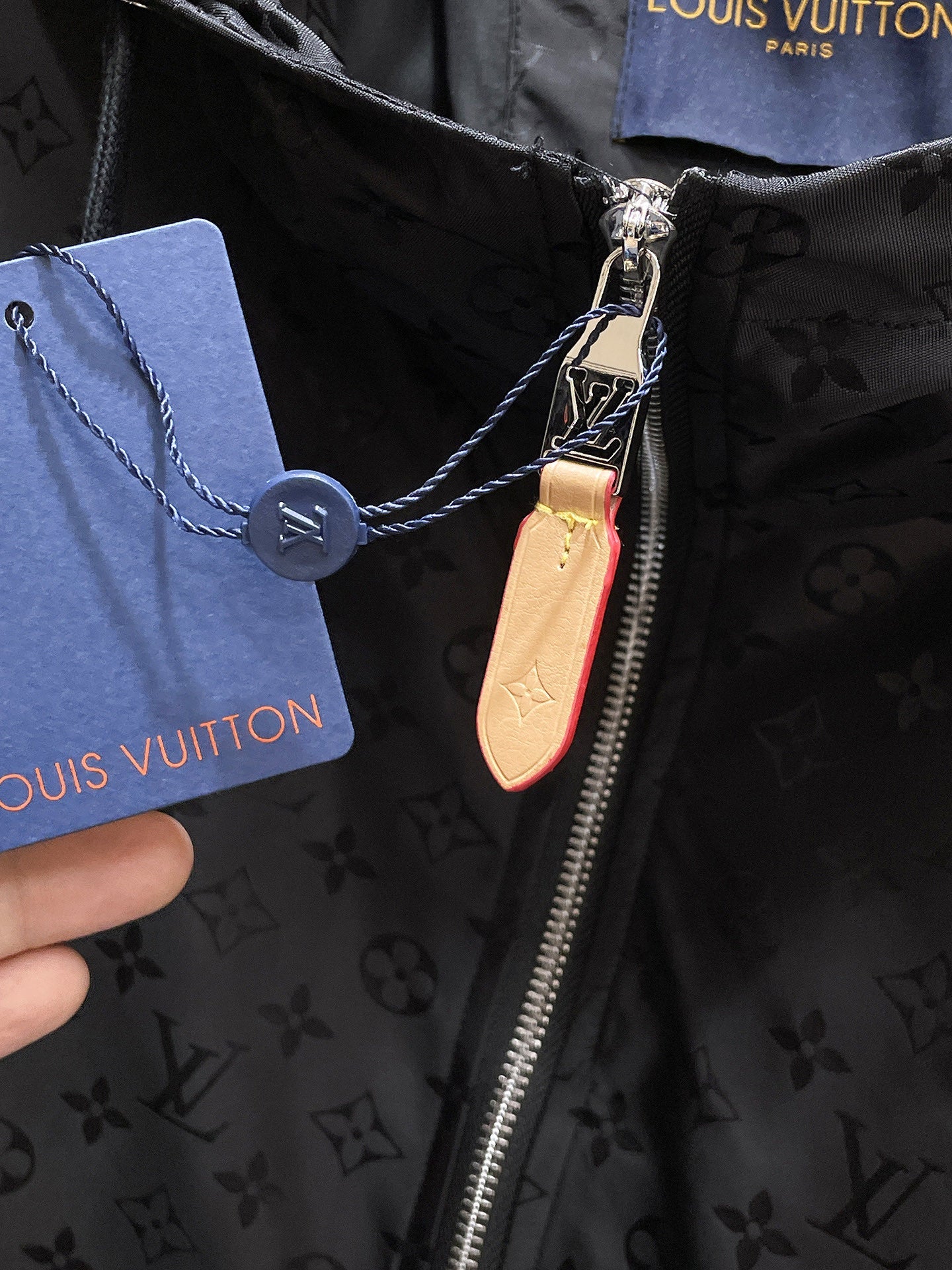 LV BLACK JACKET 239567