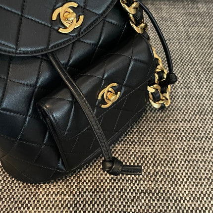CHANEL 26S BACKPACK WITH FRONT POCKET 21 IN BLACK QUILTED LAMBSKIN GOLD HARDWARE