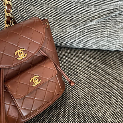 CHANEL 26S BACKPACK WITH FRONT POCKET 21 IN BROWN QUILTED LAMBSKIN GOLD HARDWARE