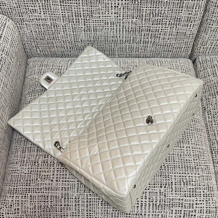 CHANEL 26S CLASSIC JUMBO FLAP BAG 46 IN LIGHT GREY CAVIAR CALFSKIN DARK SILVER HARDWARE