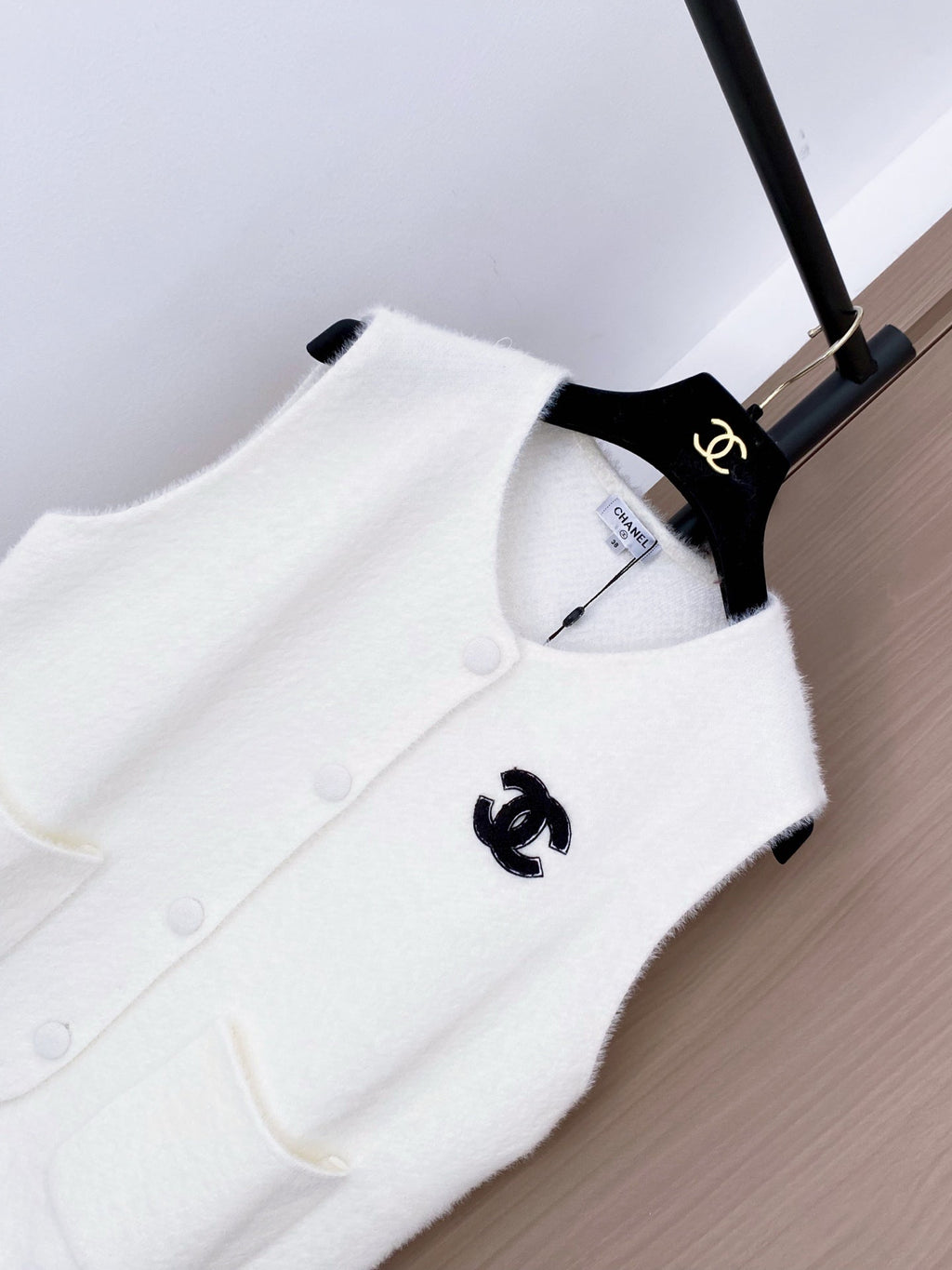 CHANEL 25S SLEEVELESS VEST 366