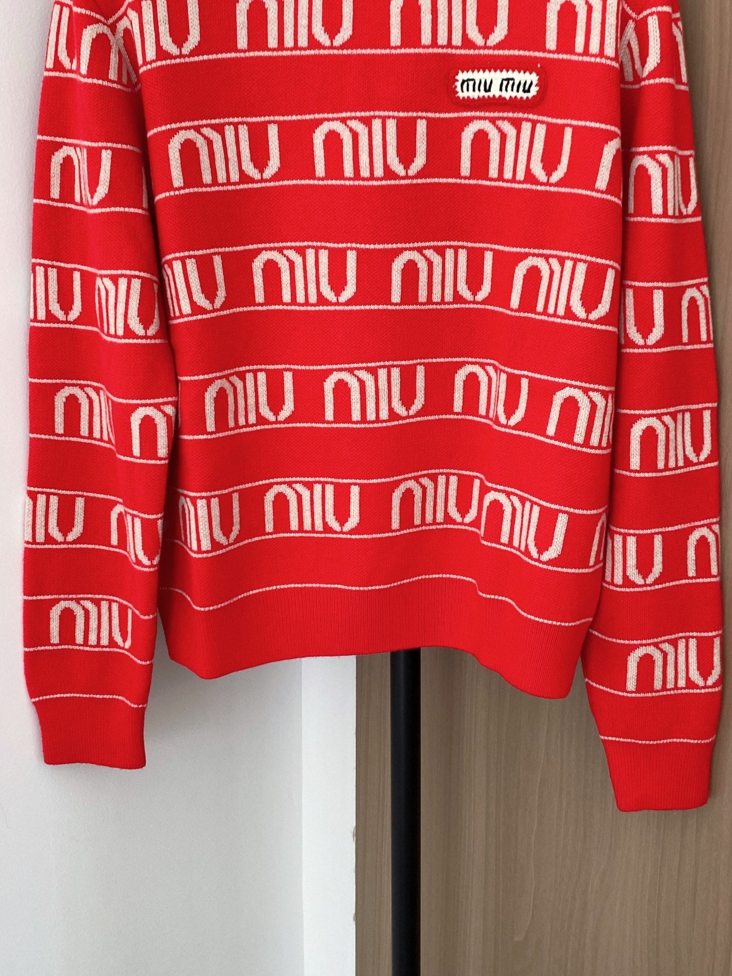 MIUMIU SWEATER STYLE 702