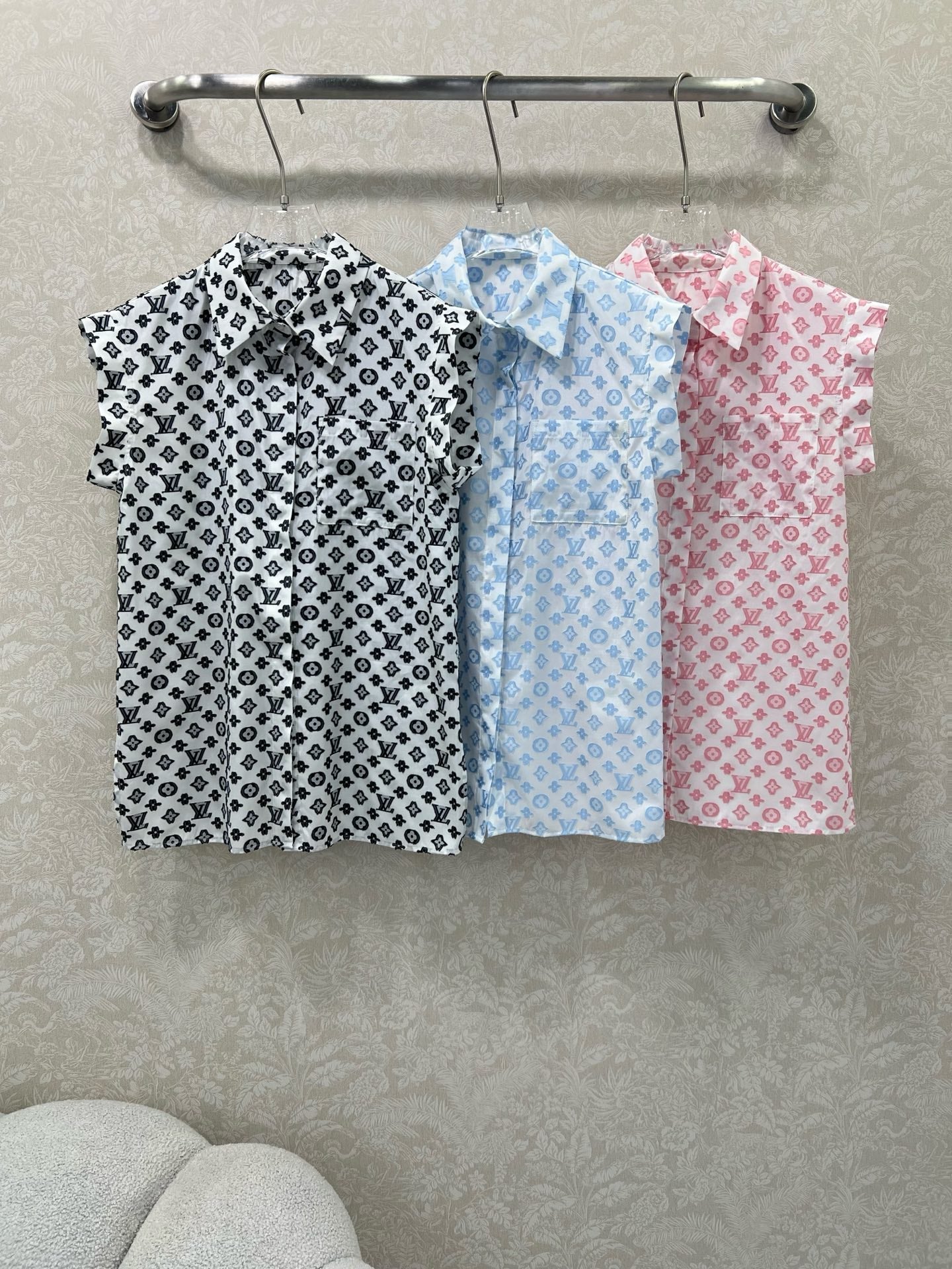 LV SLEEVELESS LOGO PRINT TOP 269949