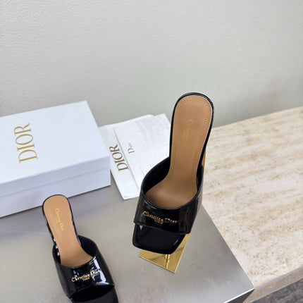 DIOR 26S KITTEN HEEL MULE SANDALS IN BLACK PATENT CALFSKIN WITH LOGO