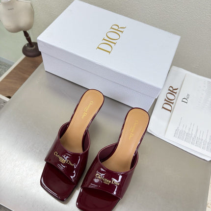 DIOR 26S KITTEN HEEL MULE SANDALS IN BURGUNDY RED PATENT CALFSKIN WITH LOGO