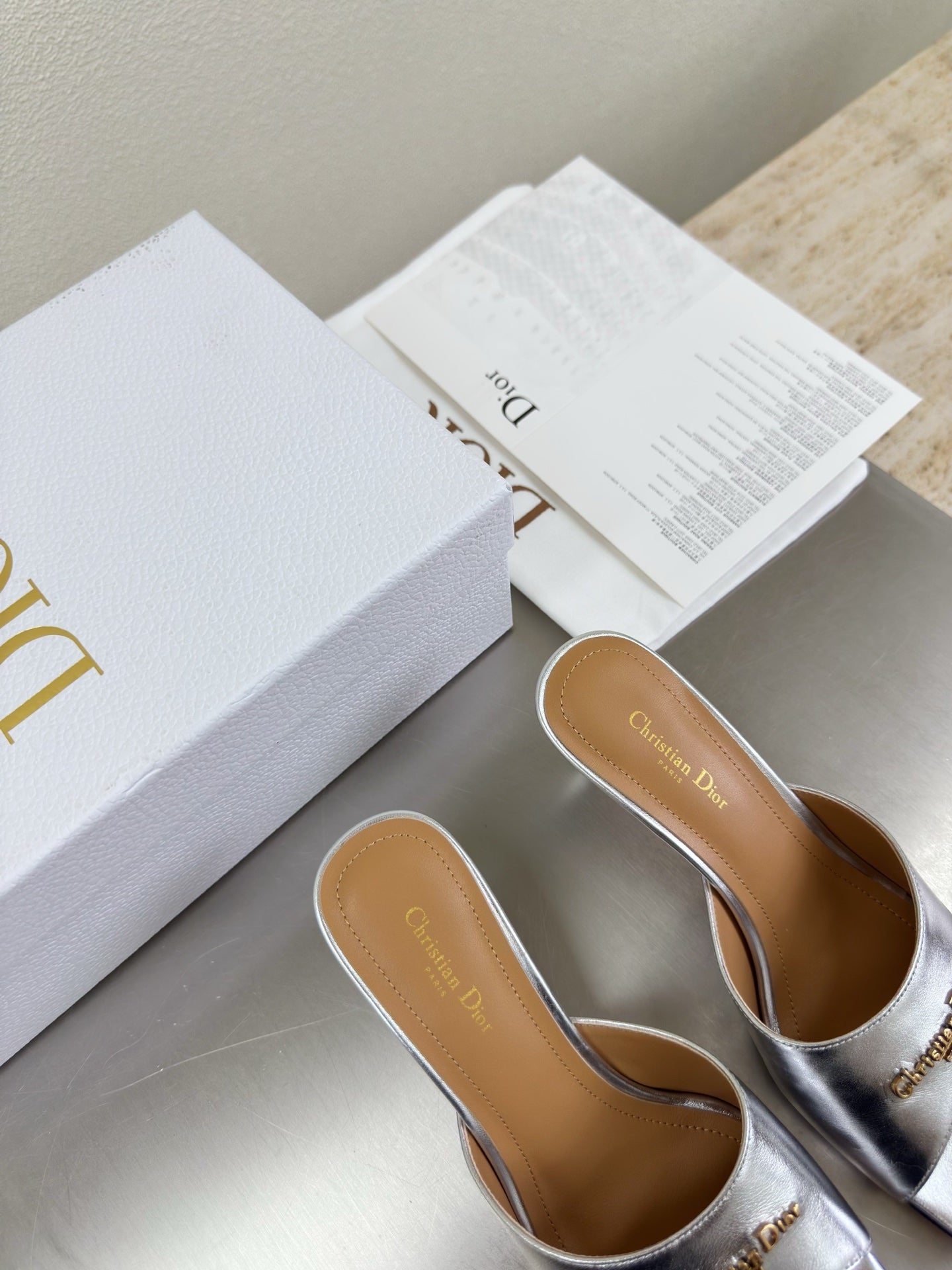 DIOR 26S KITTEN HEEL MULE SANDALS IN SILVER CALFSKIN WITH LOGO