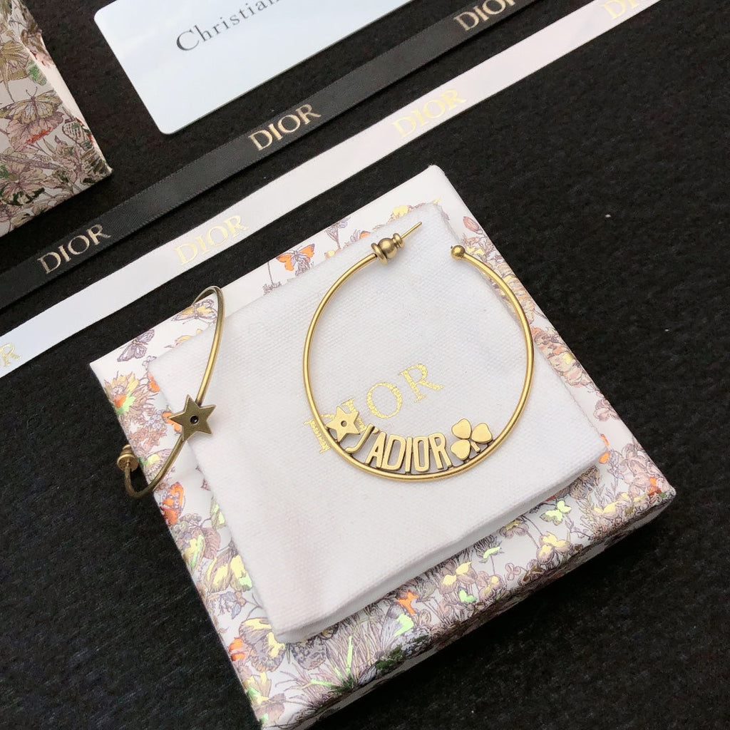 CD 26S STAR HOOP EARRINGS IN GOLD TONE METAL 644456