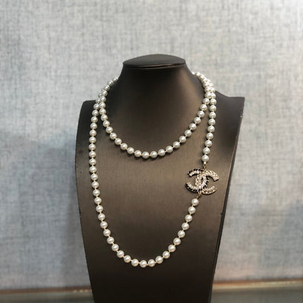 CHANEL 26S DOUBLE C LOGO PEARL LAYERED NECKLACE WITH CRYSTAL CC DETAIL IN GOLD METAL 631831