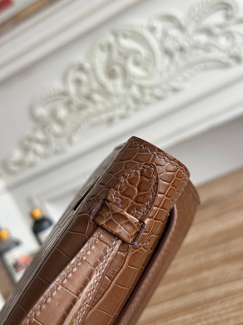 HM 26S KELLY MINI 22CM IN DARK BROWN CROC EMBOSSED CALFSKIN GOLD KELLY BUCKLE