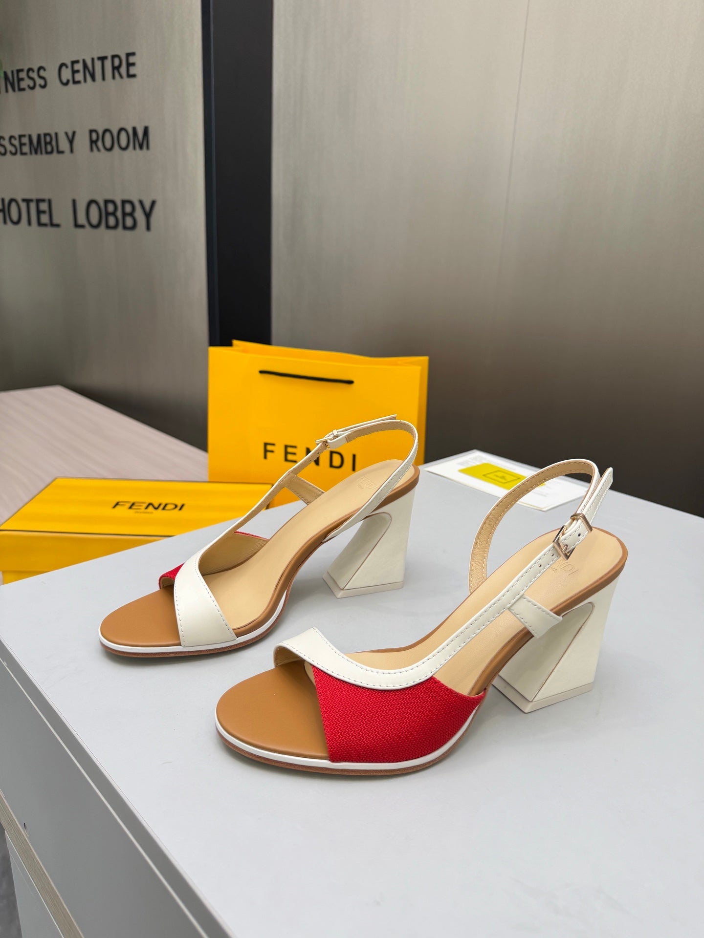FENDI 26S SLINGBACK SANDALS IN WHITE CALFSKIN AND RED CANVAS