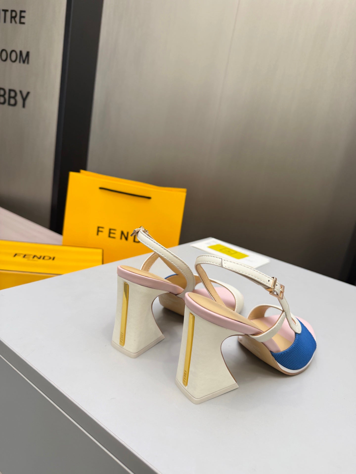 FENDI 26S SLINGBACK SANDALS IN WHITE CALFSKIN AND BLUE CANVAS