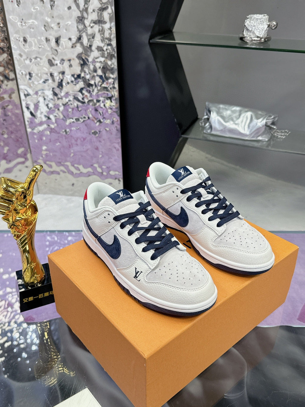 LV 26S DUNK LOW SNEAKERS IN WHITE NAVY CALFSKIN AND SUEDE