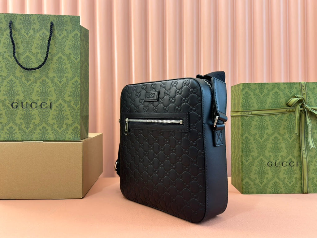 SIGNATURE MESSENGER BAG 28 IN BLACK GG CALFSKIN