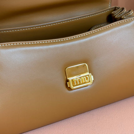 CHAIN SHOULDER BAG 24 IN PEANUT BROWN PATENT SMOOTH CALFSKIN