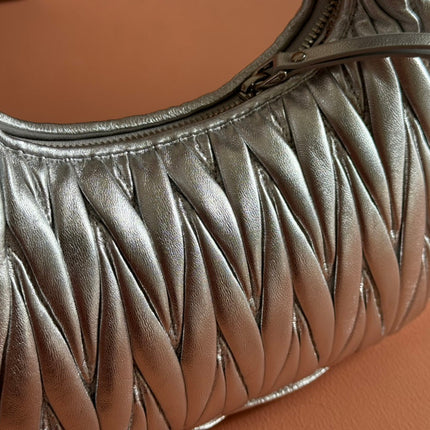 WANDER MATELASSÉ HANDBAG 23 IN SILVER PATENT LAMBSKIN