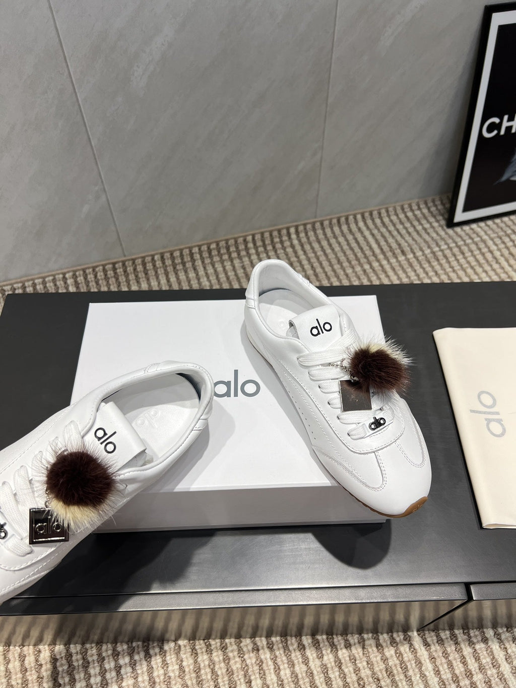 ALO 25S SUNSET SNEAKER IN WHITE LAMBSKIN WITH PUFF CHARM