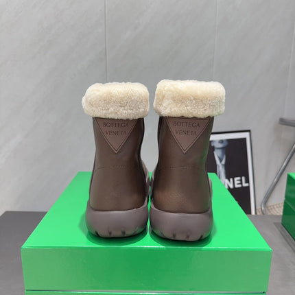 BOTTEGA VENETA 26S FUR-LINED ANKLE BOOTS IN DARK BROWN CALFSKIN AND WHITE WOOL
