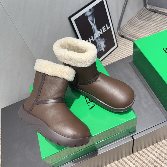 BOTTEGA VENETA 26S FUR-LINED ANKLE BOOTS IN DARK BROWN CALFSKIN AND WHITE WOOL