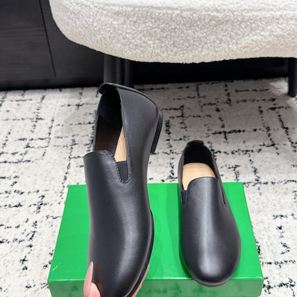 BOTTEGA VENETA 26S FLAT LOAFERS IN BLACK CALFSKIN