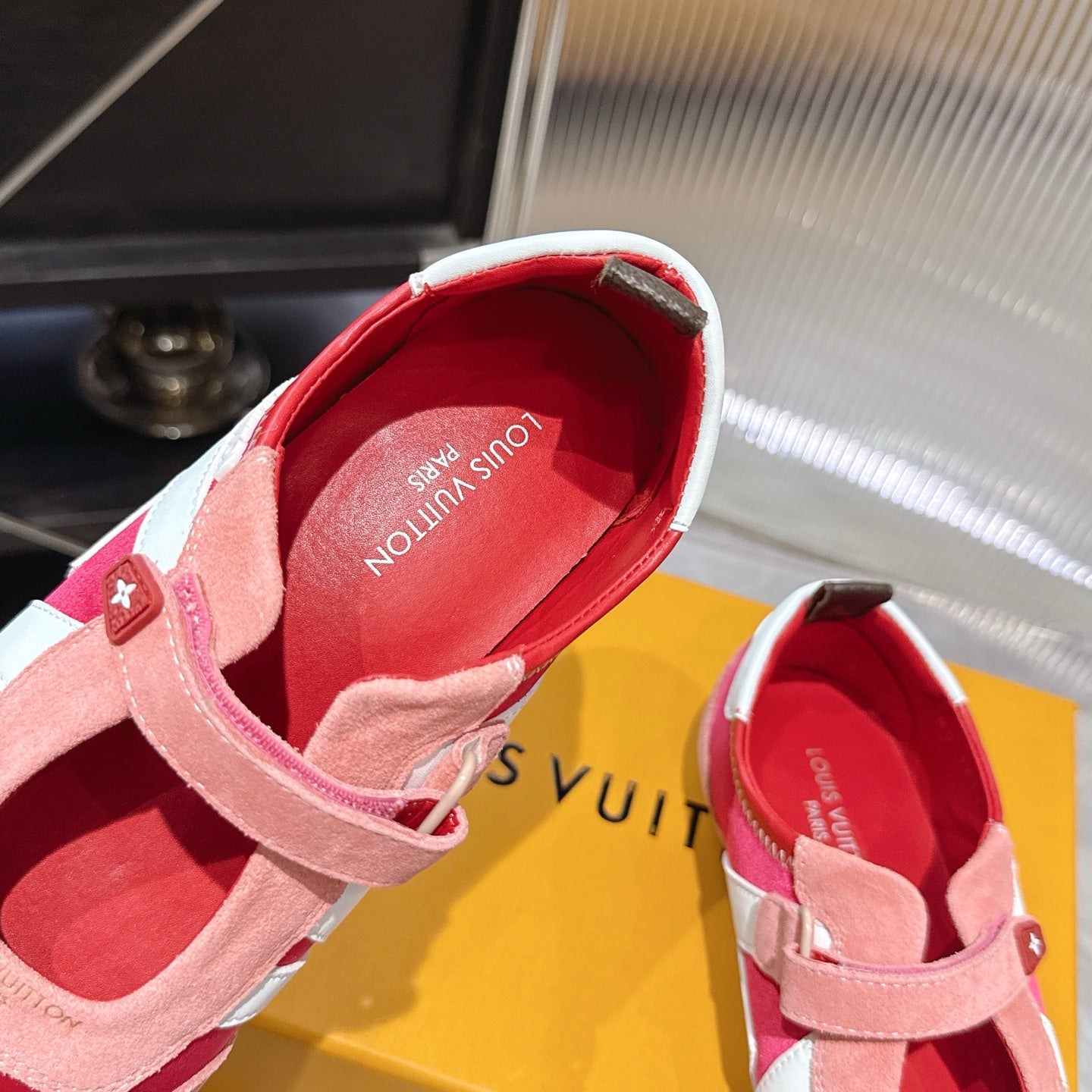 LV 26S SNEAKERINA MARY JANE IN PINK SUEDE
