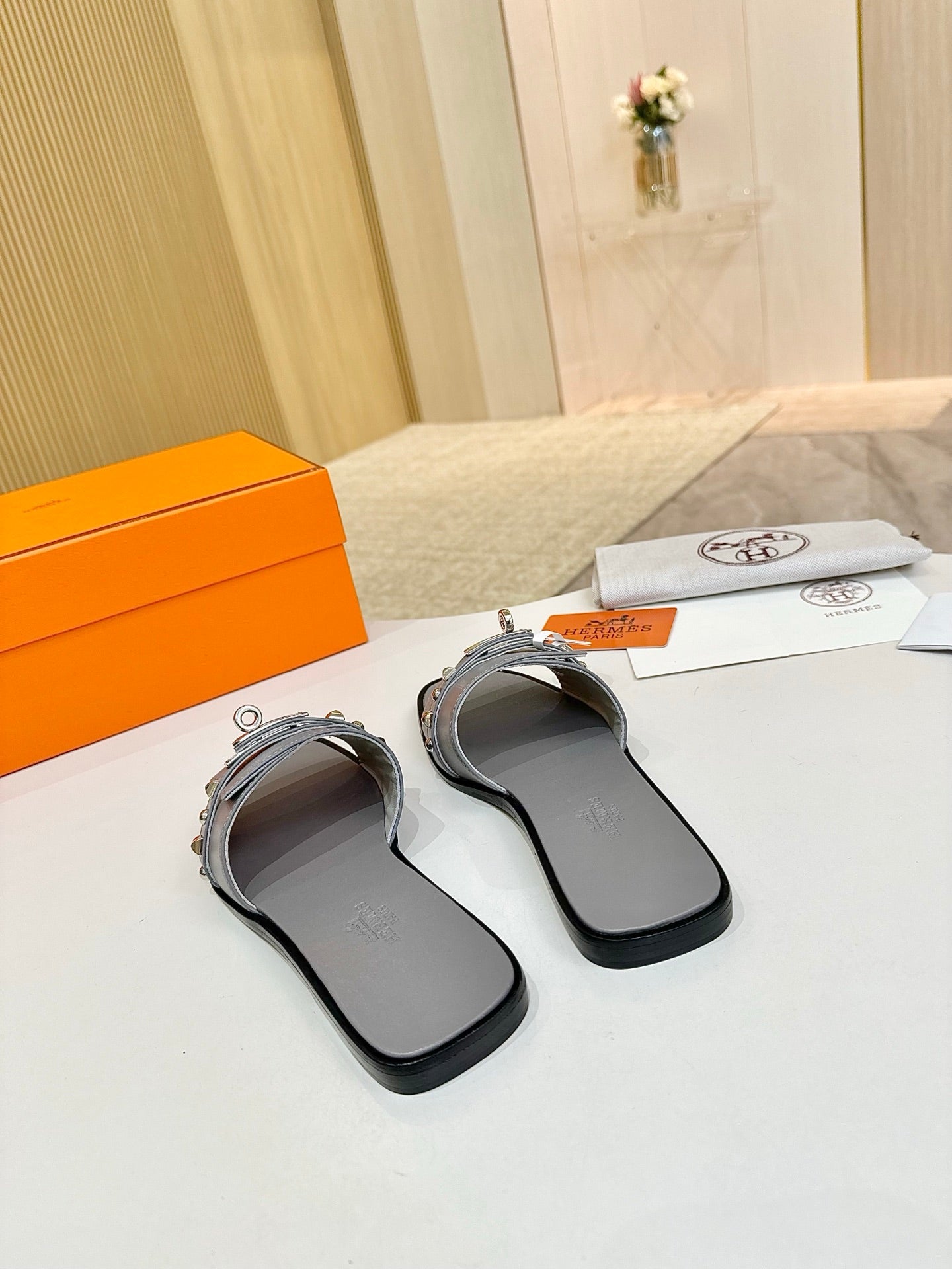 HM 26S GIULIA SANDAL IN GREY CALFSKIN SILVER HARDWARE