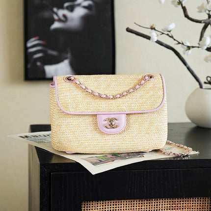 CHANEL 26S CLASSIC FLAP MEDIUM 23 IN NATURAL RAFFIA AND LIGHT PURPLE CALFSKIN GOLD HARDWARE