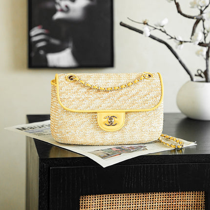 CHANEL 26S CLASSIC FLAP MEDIUM 23 IN NATURAL RAFFIA AND YELLOW CALFSKIN GOLD HARDWARE