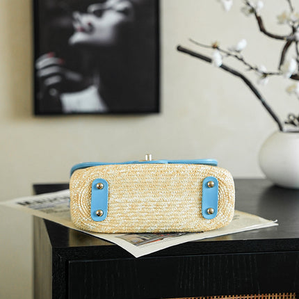 CHANEL 26S CLASSIC FLAP MEDIUM 23 IN NATURAL RAFFIA AND LIGHT BLUE CALFSKIN GOLD HARDWARE