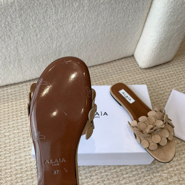 ALAIA FLAT MULE IN BEIGE CREAM SUEDE