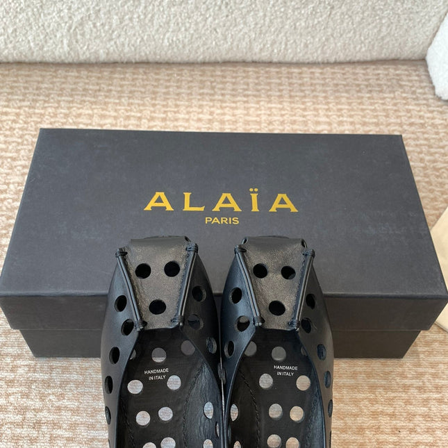 PERFO BALLET FLATS IN BLACK CALFSKIN