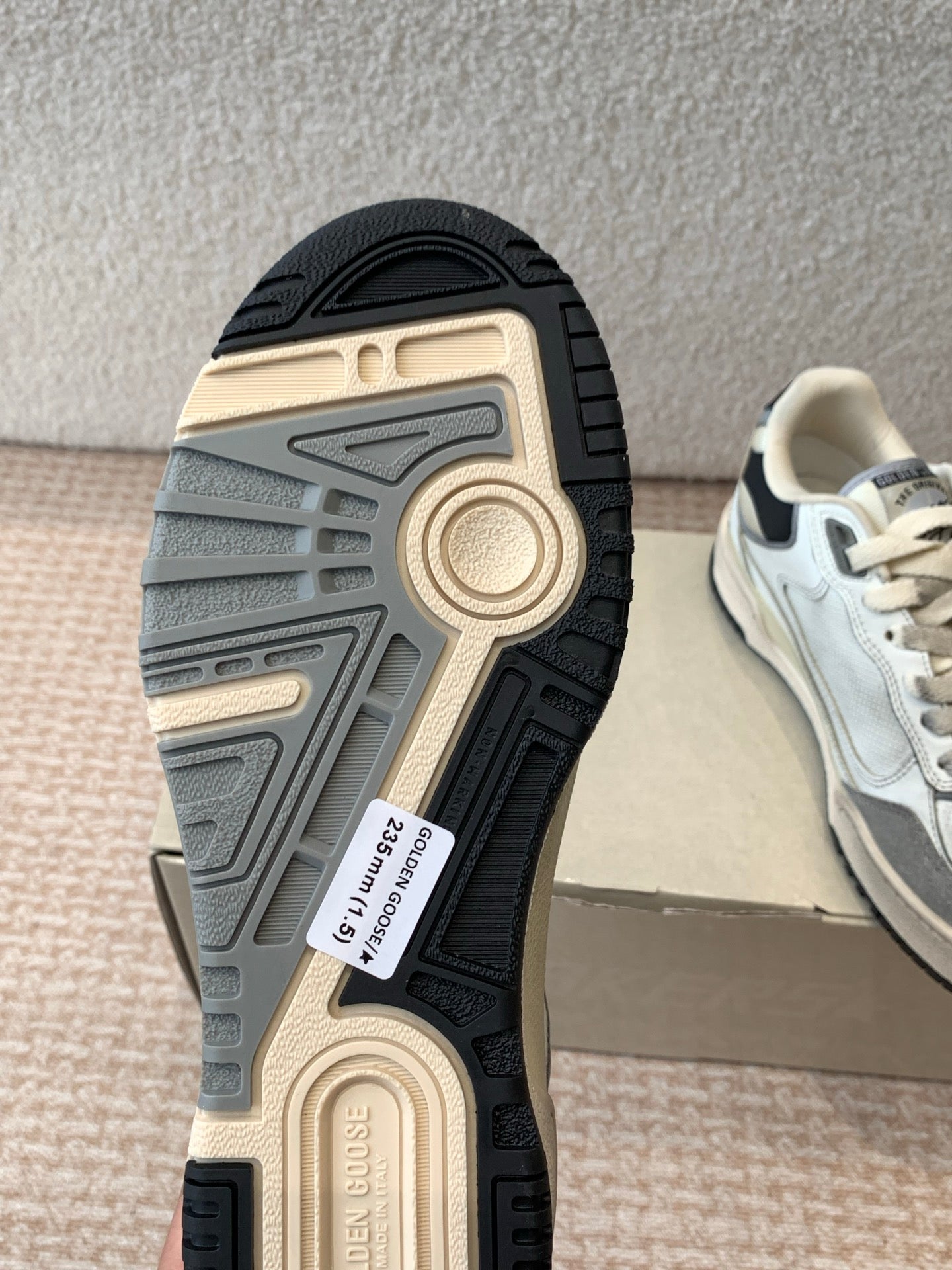FORTY2 SNEAKERS WITH BLACK STAR WHITE CALFSKIN AND GREY SUEDE UPPER