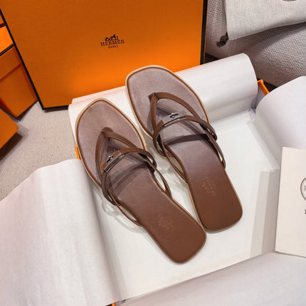 HM 26S KELLY BUCKLE THONG SANDALS IN BROWN CALFSKIN SILVER HARDWARE