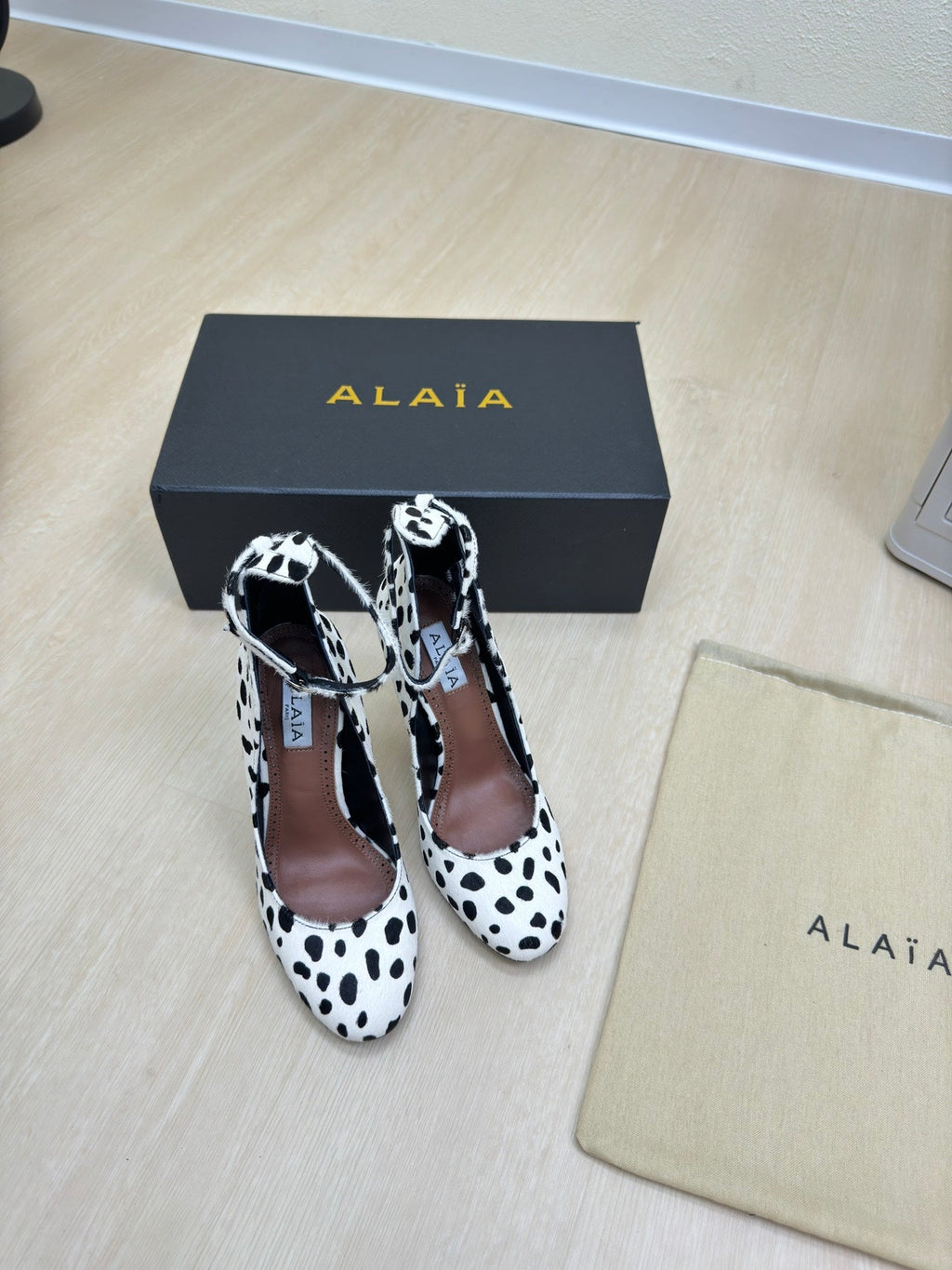 DECOLLETE PUMPS IN BLACK MIX WHITE DOTS HAIRCALF