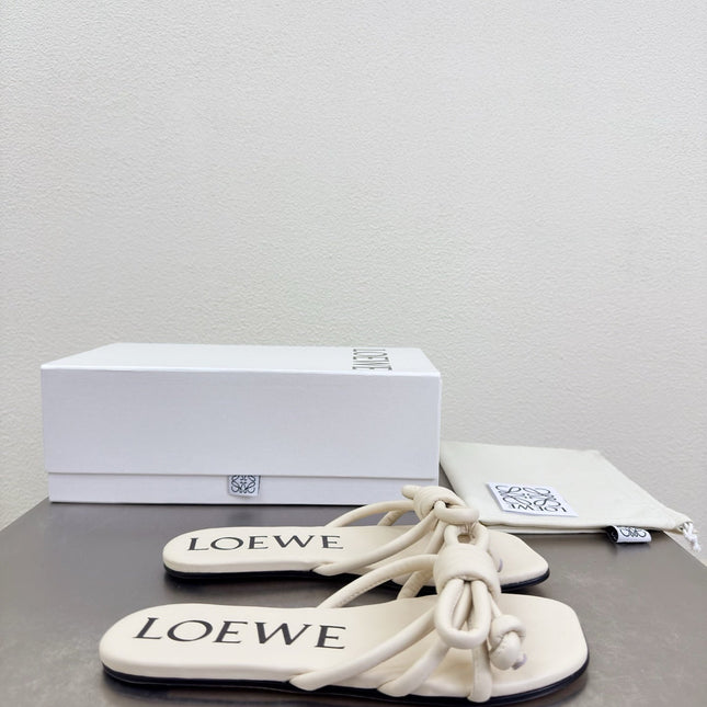 LOEWE 26S FLAMENCO KNOT SANDAL IN IVORY WHITE CALFSKIN