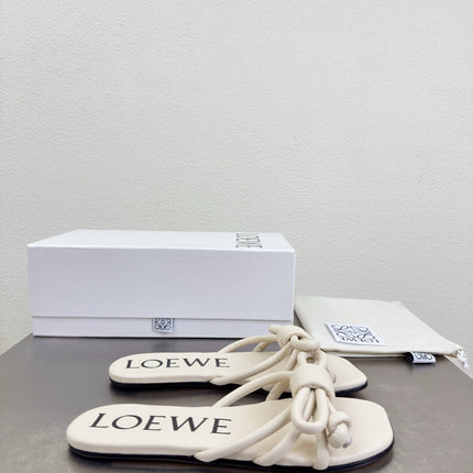 LOEWE 26S FLAMENCO KNOT SANDAL IN IVORY WHITE CALFSKIN
