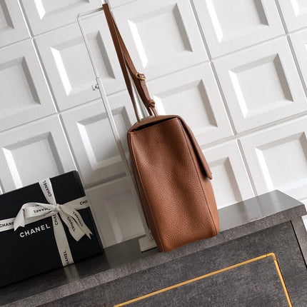 CHANEL 26S SOUPLISSIMO MAXI FLAP 39 IN CARAMEL BROWN GRAINED CALFSKIN GOLD HARDWARE