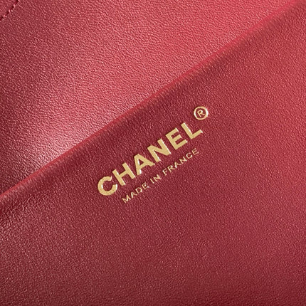 CHANEL 26S SOUPLISSIMO MAXI FLAP 39 IN RED CROCODILE-EMBOSSED CALFSKIN GOLD HARDWARE