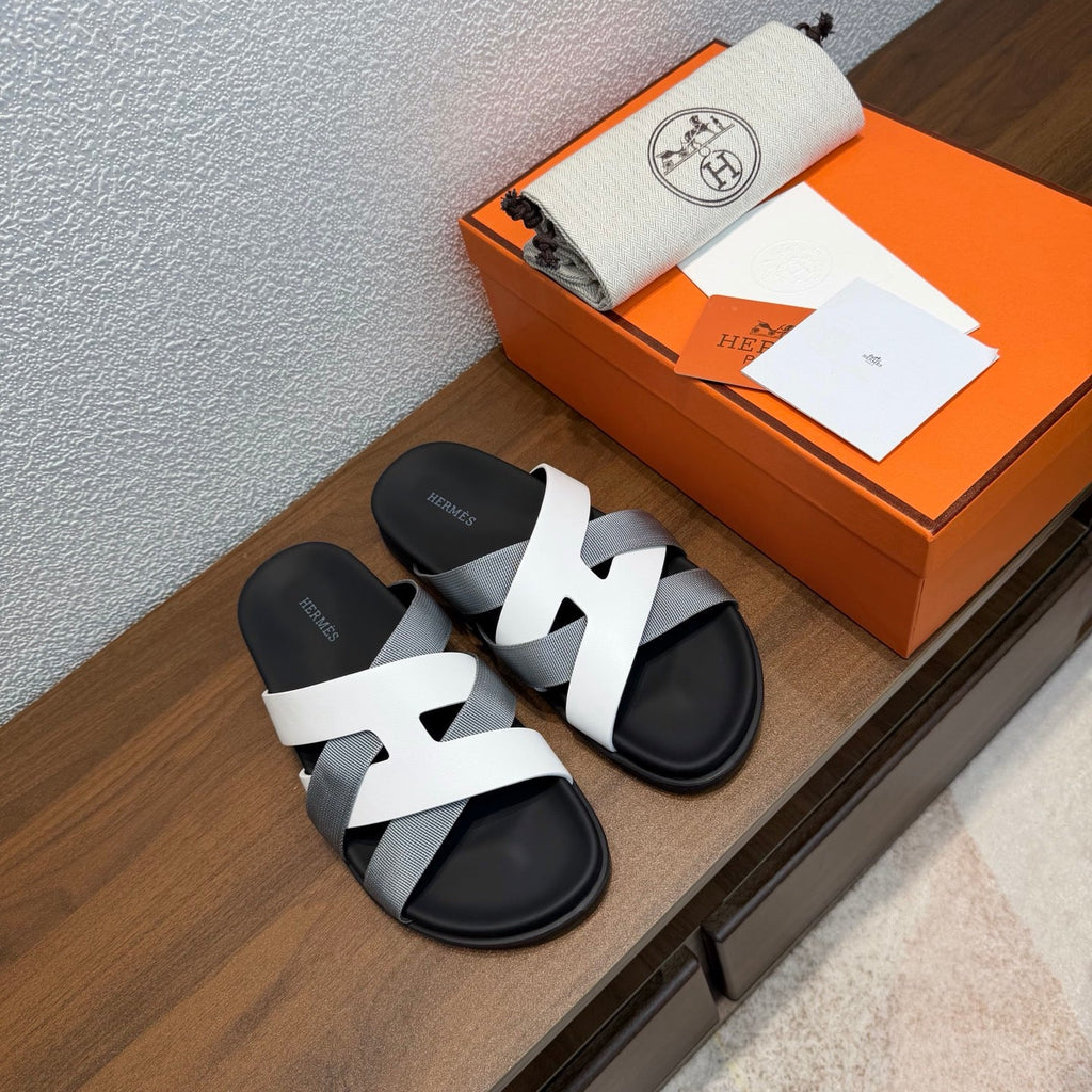 HM 26S KAZIMIR SANDAL IN WHITE CALFSKIN AND GREY FABRIC