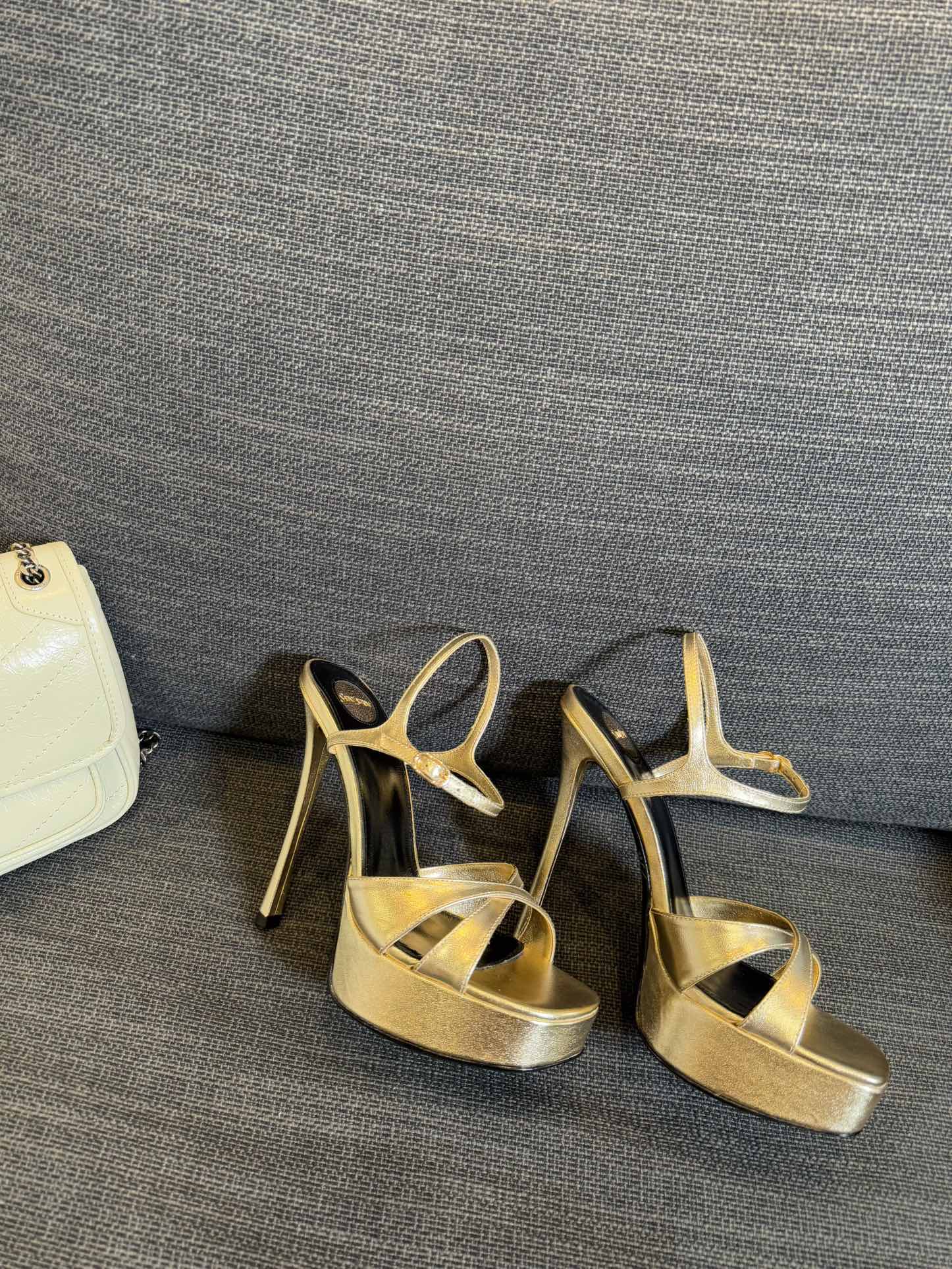 YSL 26S CROSS-STRAP SANDALS 150 MM IN GOLD CALFSKIN
