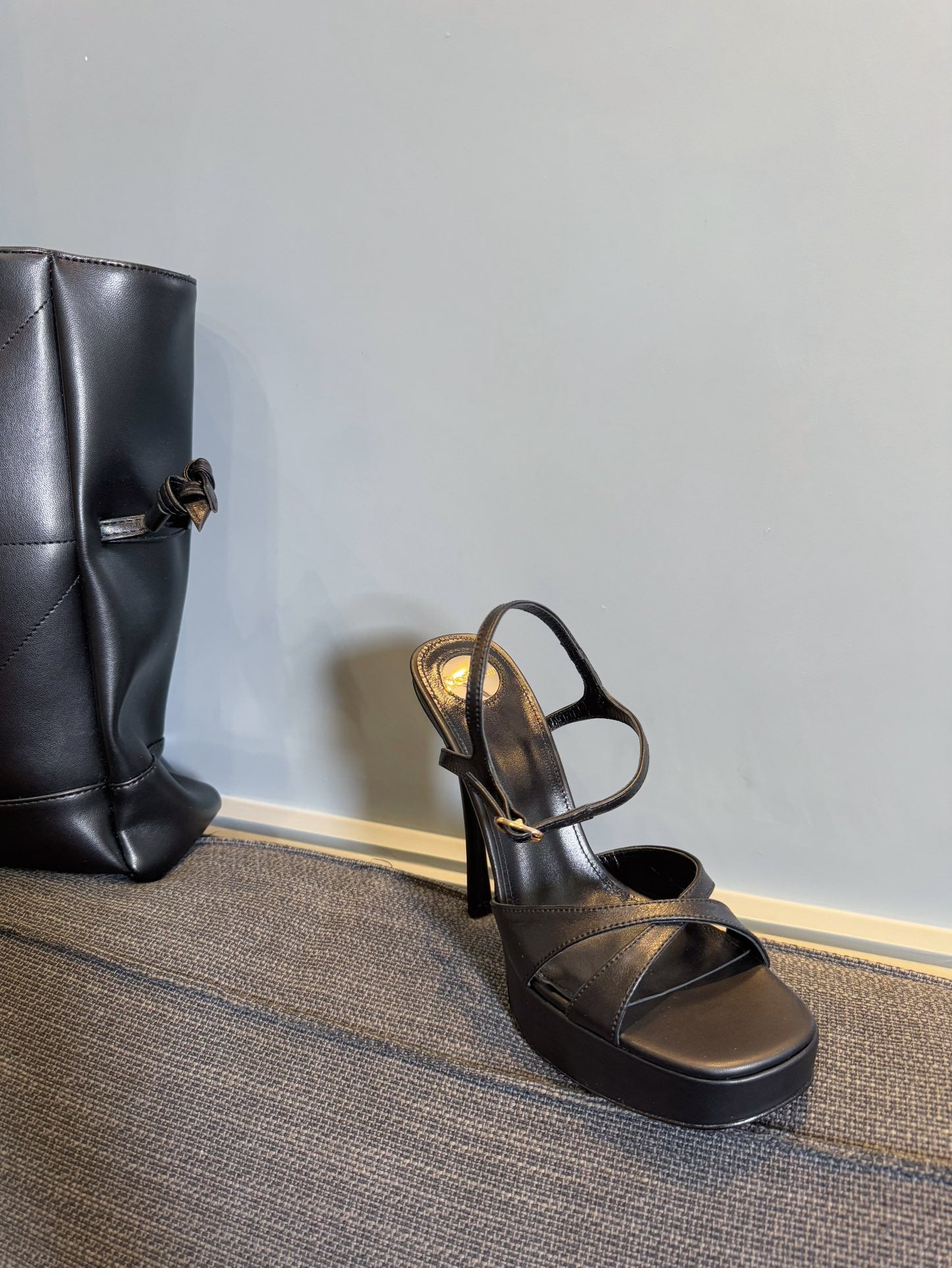 YSL 26S CROSS-STRAP SANDALS 150 MM IN BLACK CALFSKIN