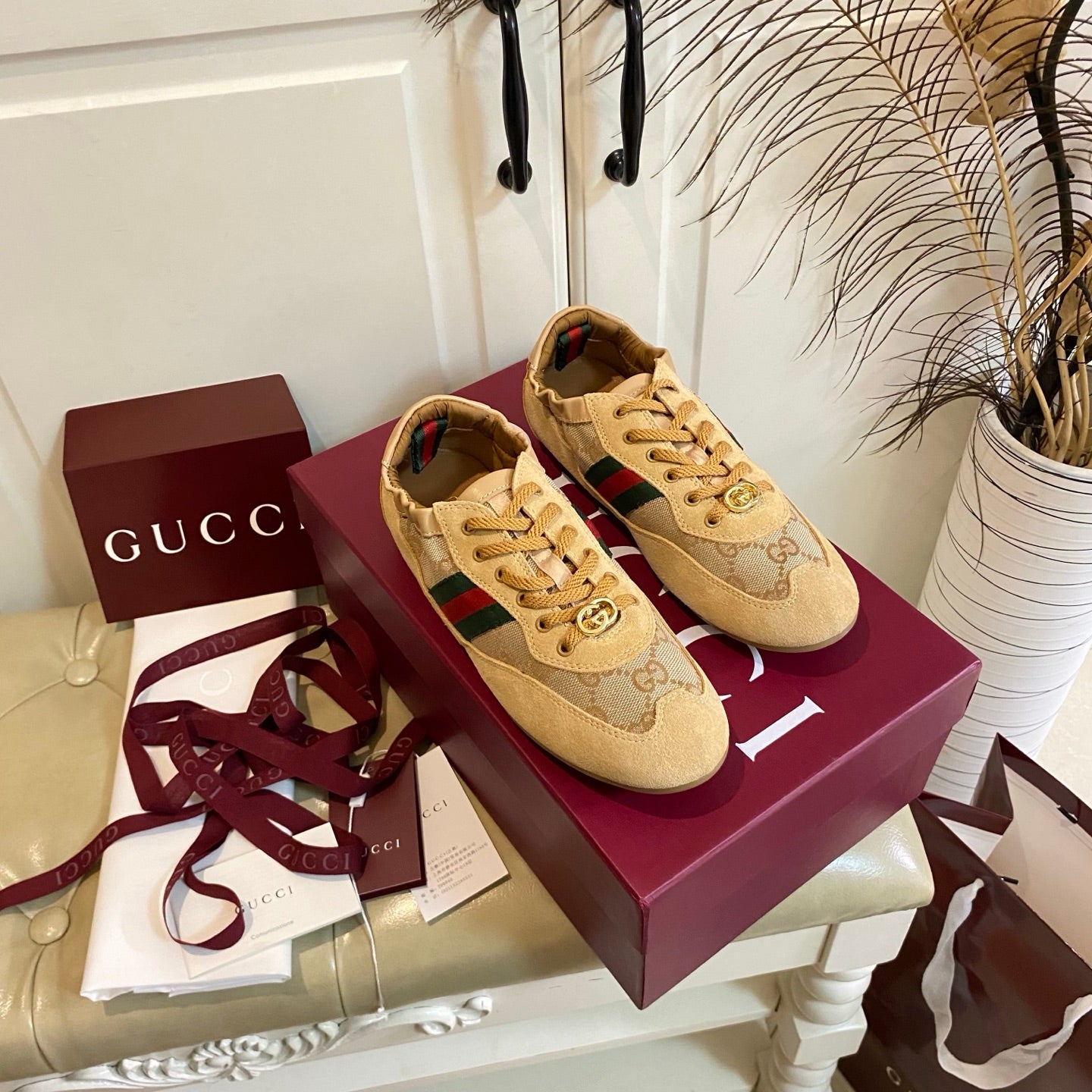 GUCCI 26S SNEAKER IN LIGHT BROWN SUEDE AND MESH FABRIC