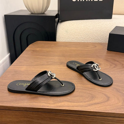 CHANEL 26S THONG SANDALS IN BLACK CALFSKIN WITH RHINESTONE CC LOGO